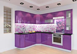 Угловая кухня фиолетового цвета фото