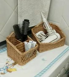 Корзинки в интерьере ванной комнаты