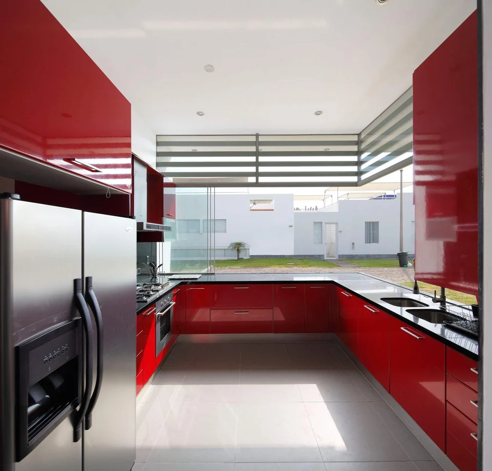 Кухня в красном стиле