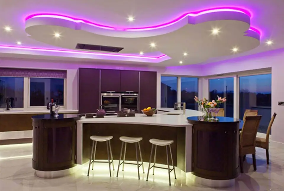Навесные потолки на кухню с подсветкой