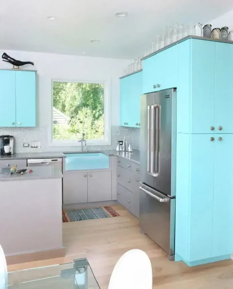 Кухня голубого цвета