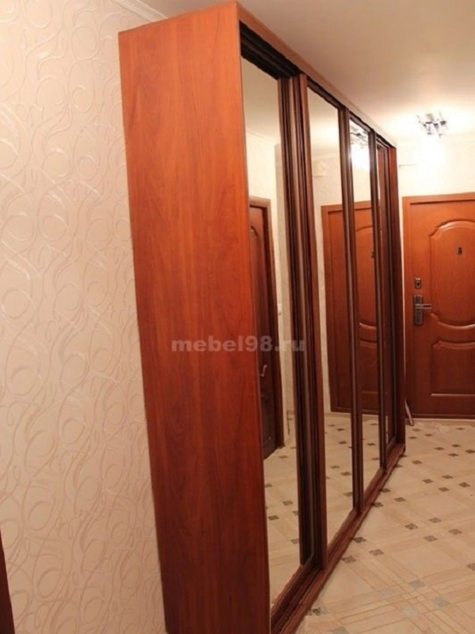 Дәліздегі тар гардероб