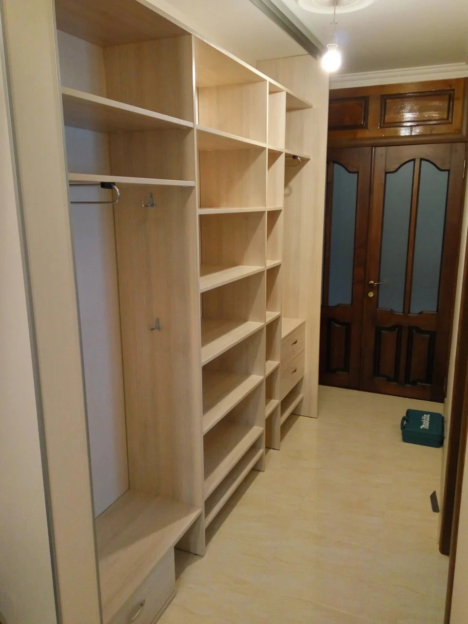 Кіріктірілген гардероб