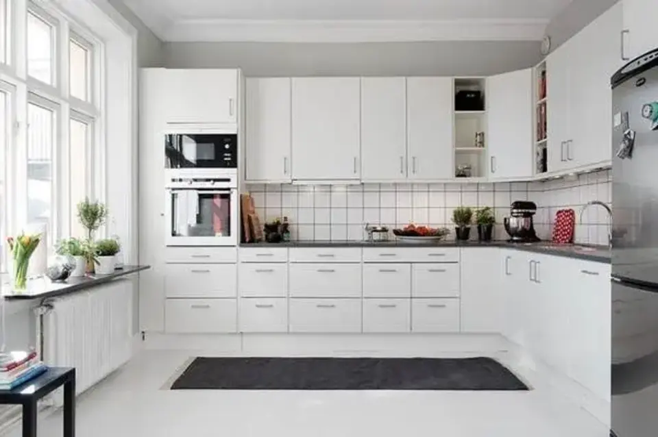 Дизайн белой кухни