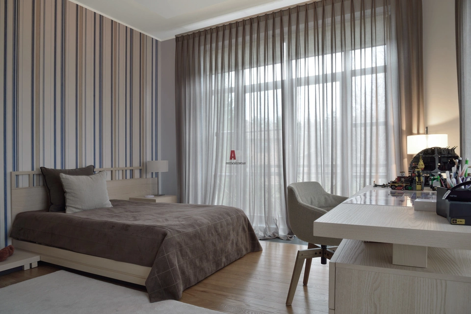 Дизайн спальни с серыми обоями
