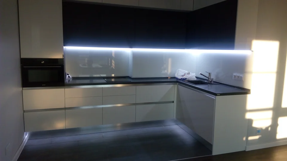 Кухня с подсветкой