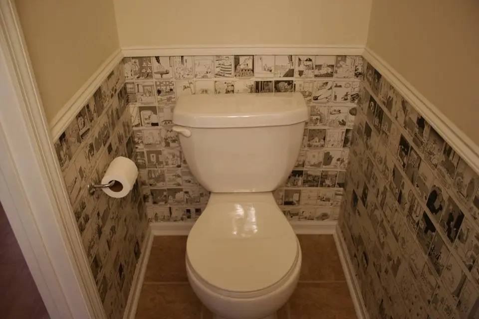 Туалет с обоями дизайн