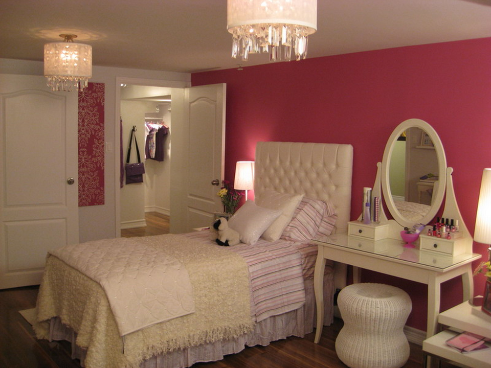 Романтичная спальня розового цвета