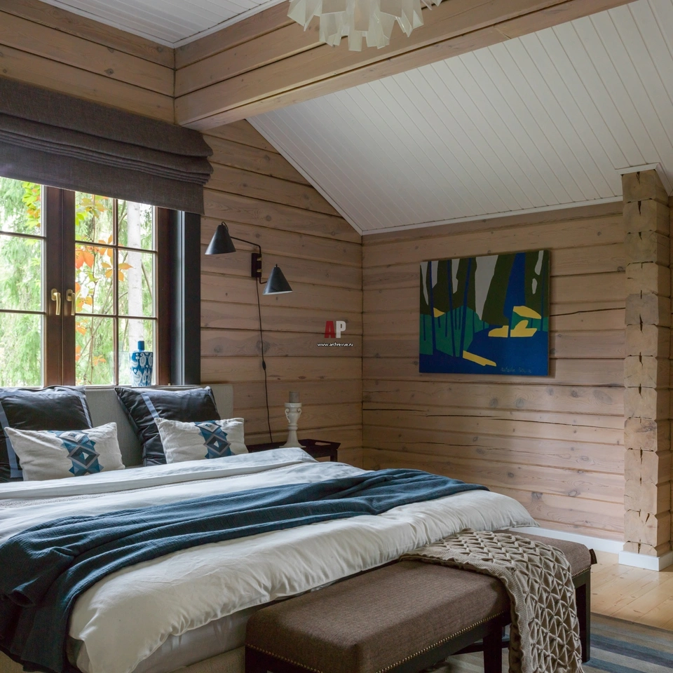 Дизайн спальни в доме из бруса