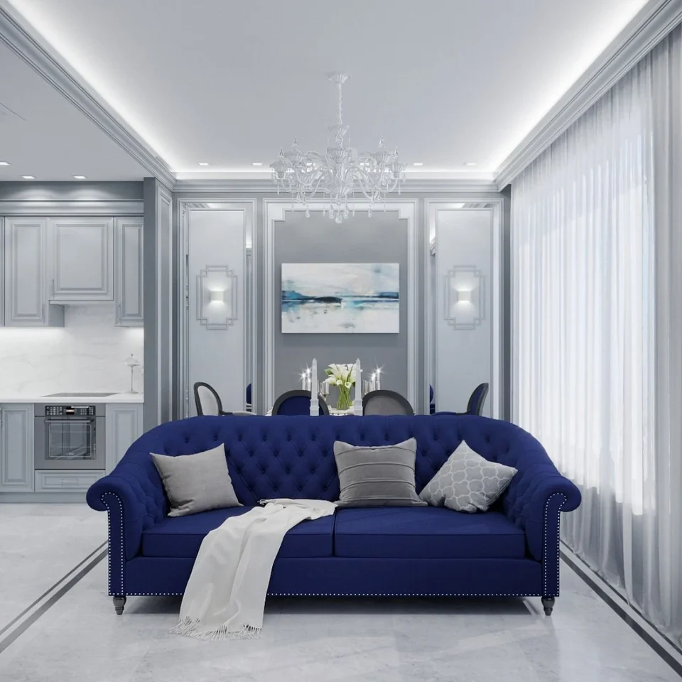 Светлая гостиная с синим диваном