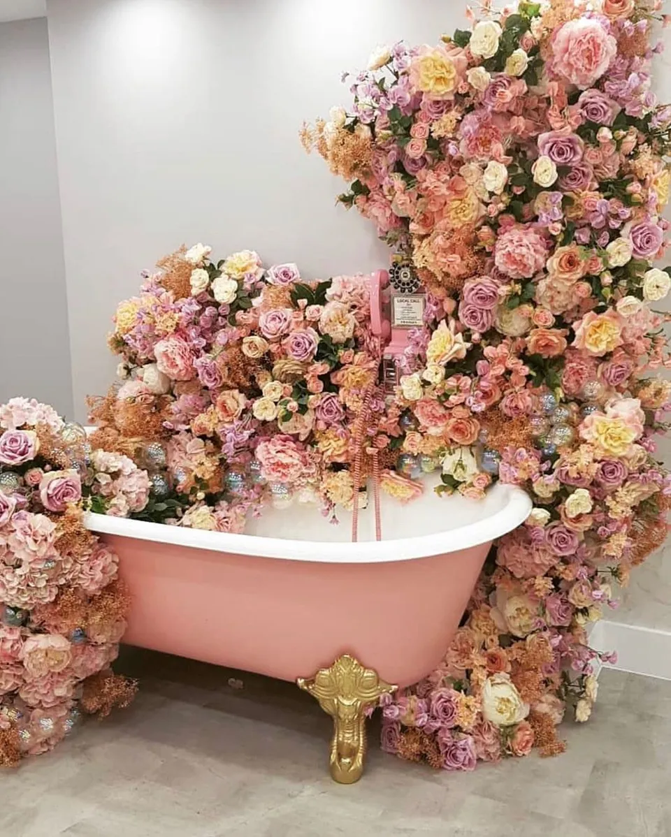 Цветы в ванной комнате