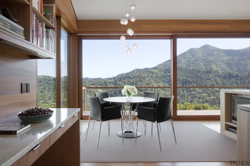 Дизайн кухни с панорамным окном