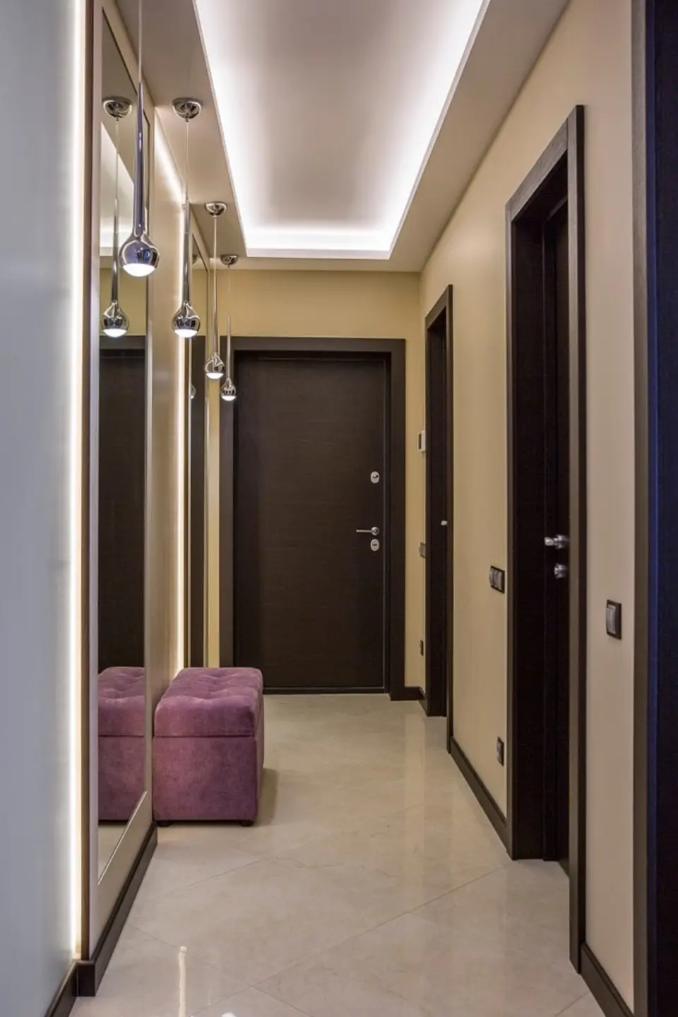 Стильный узкий коридор