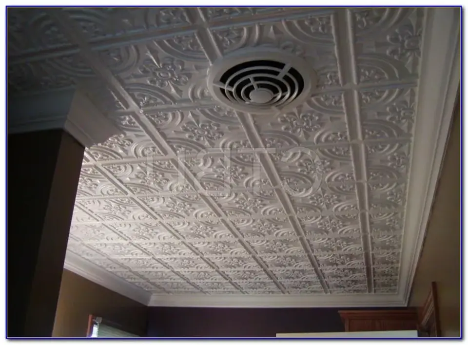 Потолок отделанный плиткой из пенопласта