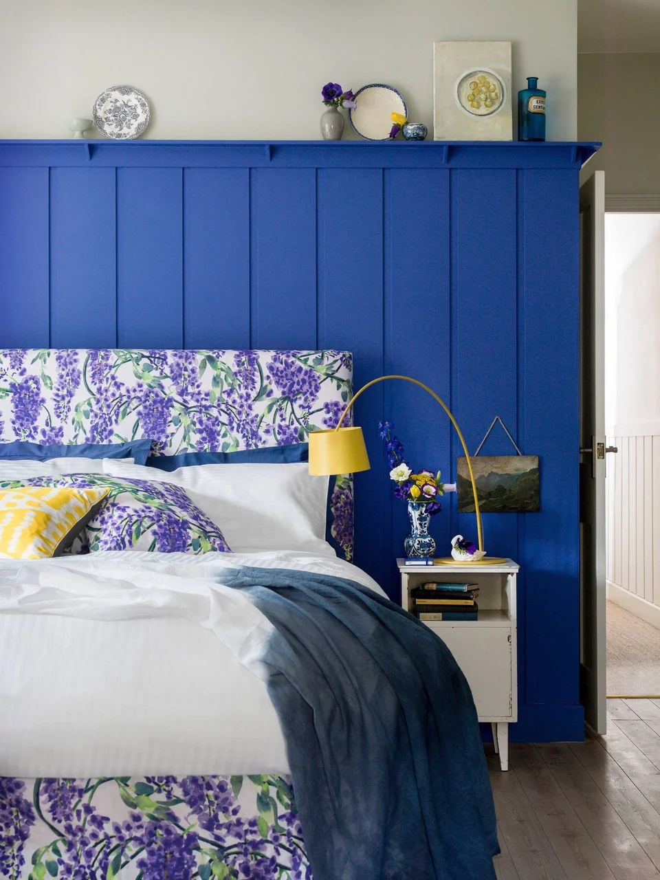 Спальня в сине желтом цвете