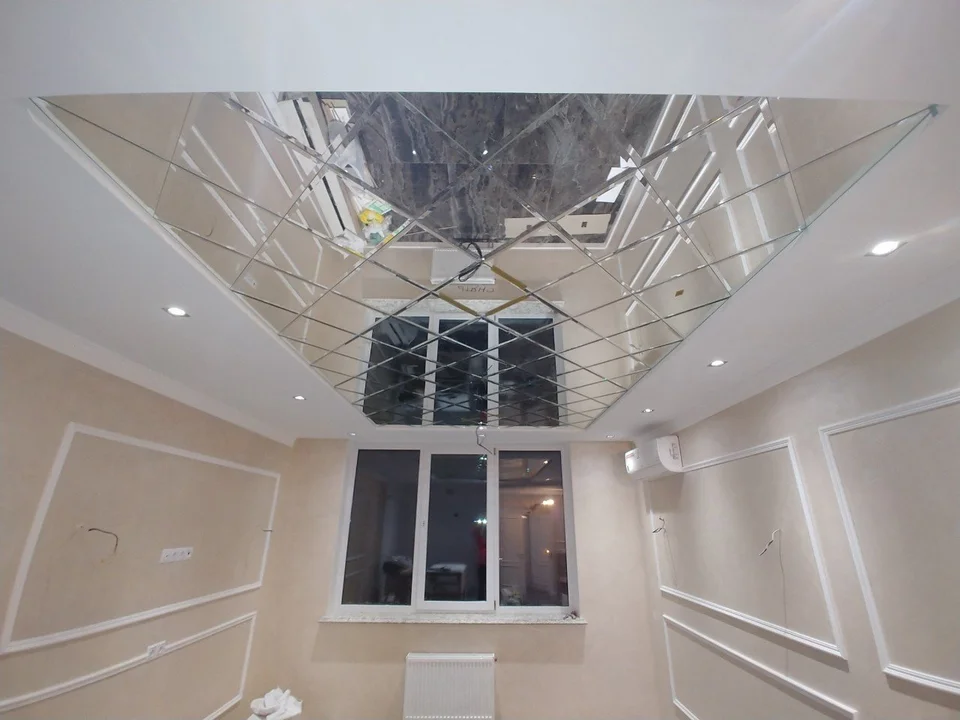 Зеркальный подвесной потолок армстронг