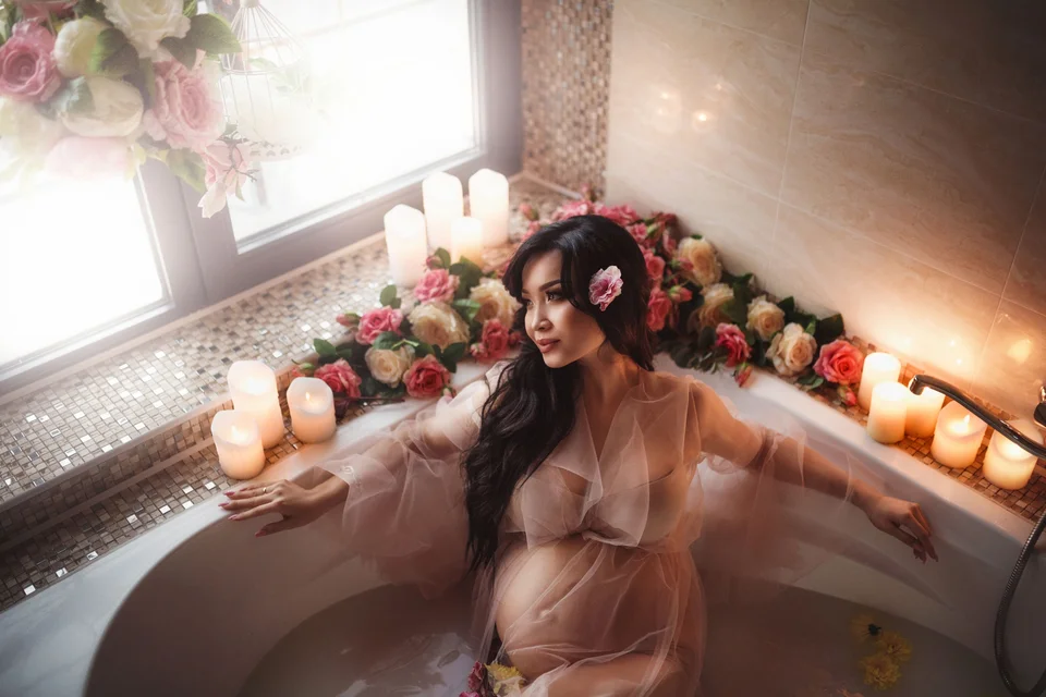 Фотосессия беременной в ванной