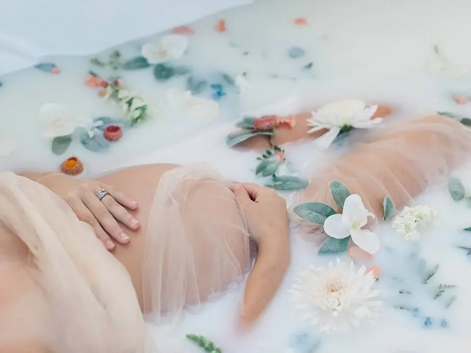 Фотосессия беременности в ванной