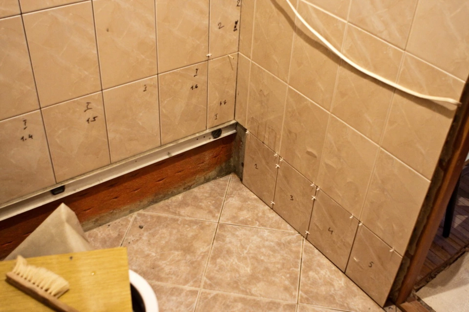 Укладка плитки в углах стен в ванной