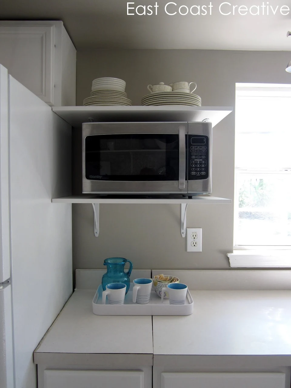 Микроволновка на маленькой кухне