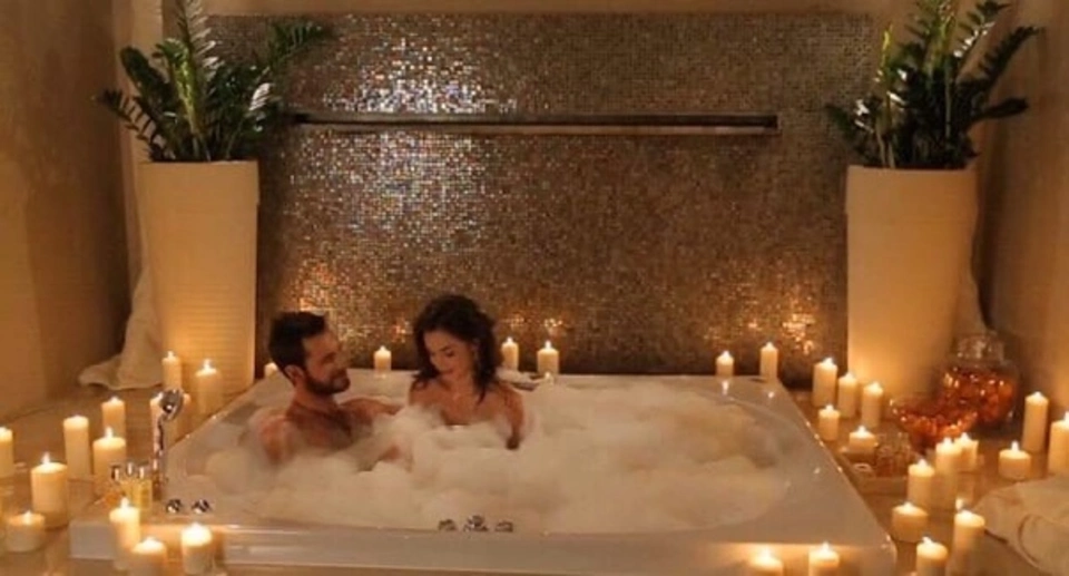 Романтик в ванной для двоих