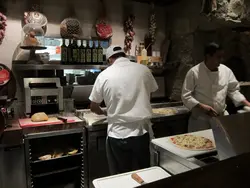 Фота кухні піцэрыі