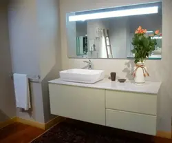 Wall mounted bathtub photo