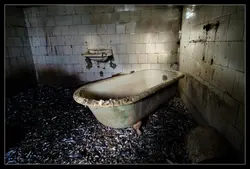 Photo of a rusty bathtub