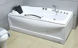 Фота ванны з ручкамі