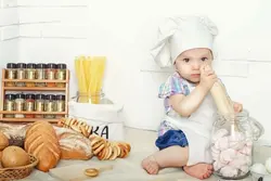 Фото малыш на кухне