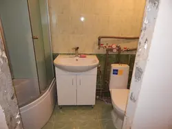 Ванная в гостинке фото