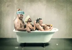 Семейные фото в ванной
