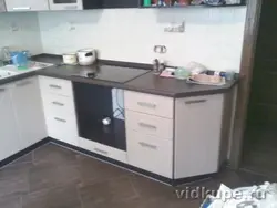 Кухня са скошаным кутом фота