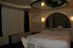 Mirror ceiling in the bedroom photo