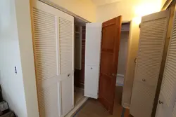 Жалюзийная дверь для гардеробной фото