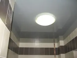Теневой потолок в ванной фото