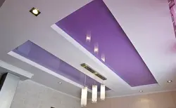 Фиолетовый потолок на кухне фото