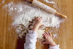 Photo in the kitchen with flour