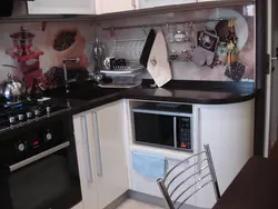 Угловые кухни с микроволновкой фото