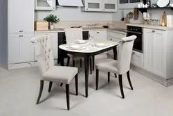 Стол для классической кухни фото