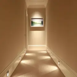 Koridordagi LED tasmasi fotosurati