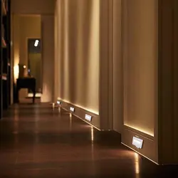Koridordakı LED şeridi fotoşəkili