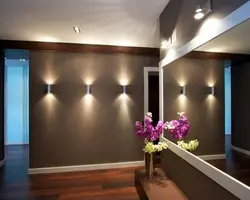 Koridordagi LED tasmasi fotosurati