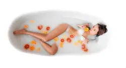 Photo in a bath with oranges