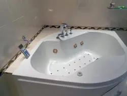 Бұрыштық ваннаға арналған кран фотосуреті