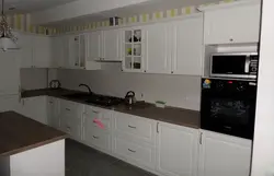 Белыя кухні з фрэзероўкай фота