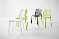 Пластиковые стулья на кухне фото