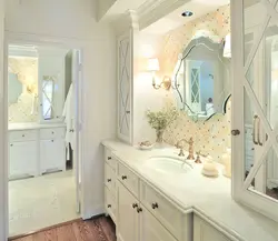 Зеркало рядом с ванной фото