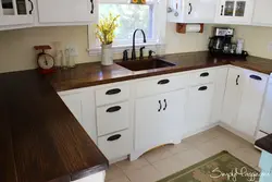 Кухня с дубовой столешницей фото
