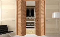 Photo of accordion door to dressing room
